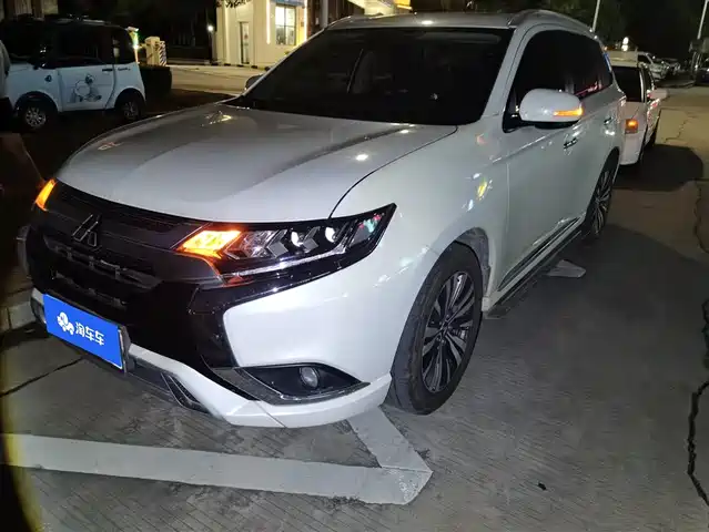 Mitsubishi Outlander 2021 2.4L 4WD Premium Edition 5-seater