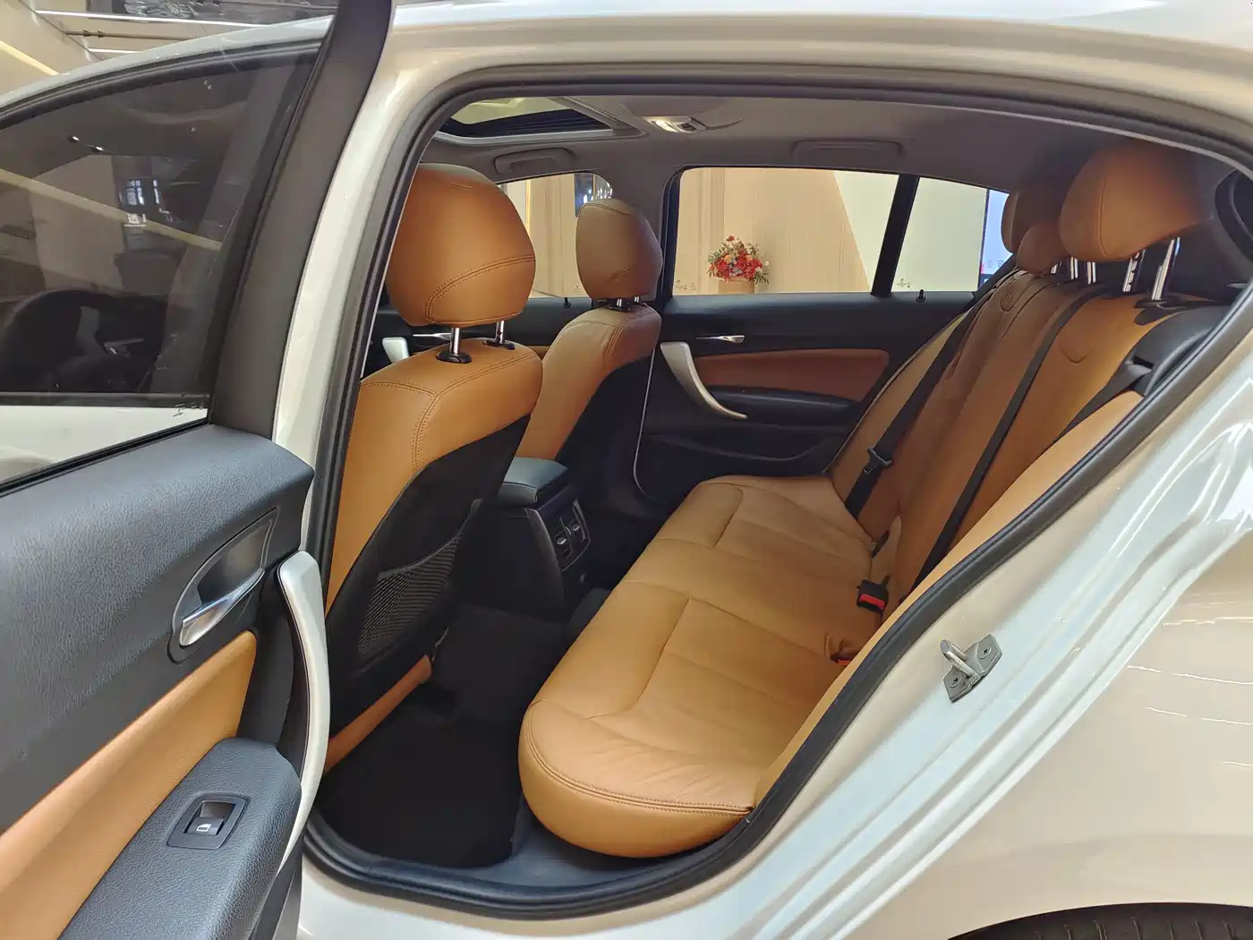 BMW 1 Series (Import) 2016 120i Leading Model фото 10