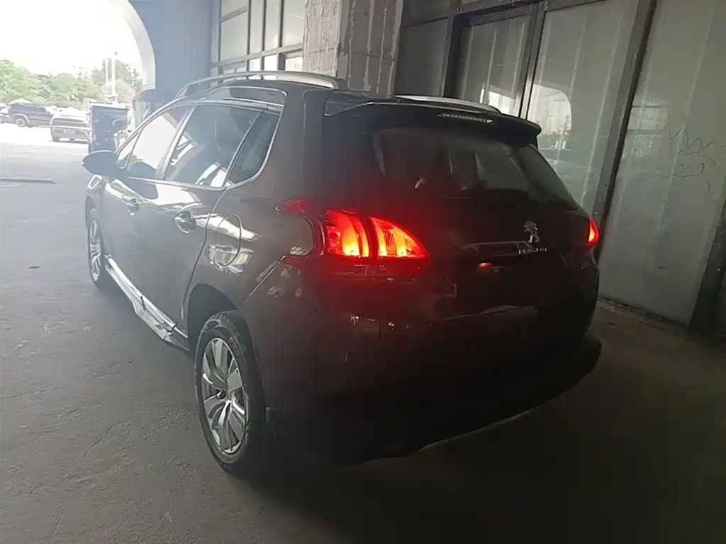 Peugeot 2008 2014 1.6L Automatic Fashion Edition фото 5