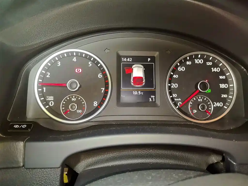 Volkswagen Tiguan 2015 1.8TSI Automatic 2WD Highline фото 4