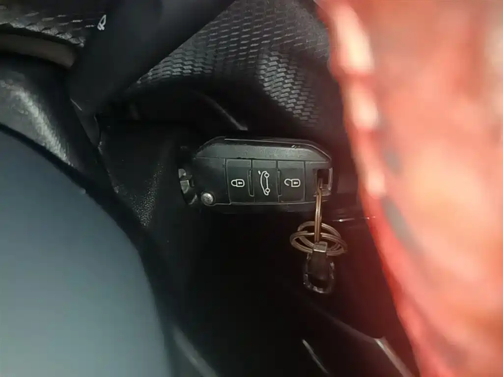 Peugeot 2008 2014 1.6L Automatic Fashion Edition фото 9