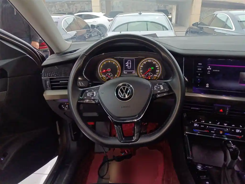 VOLKSWAGEN PASSAT