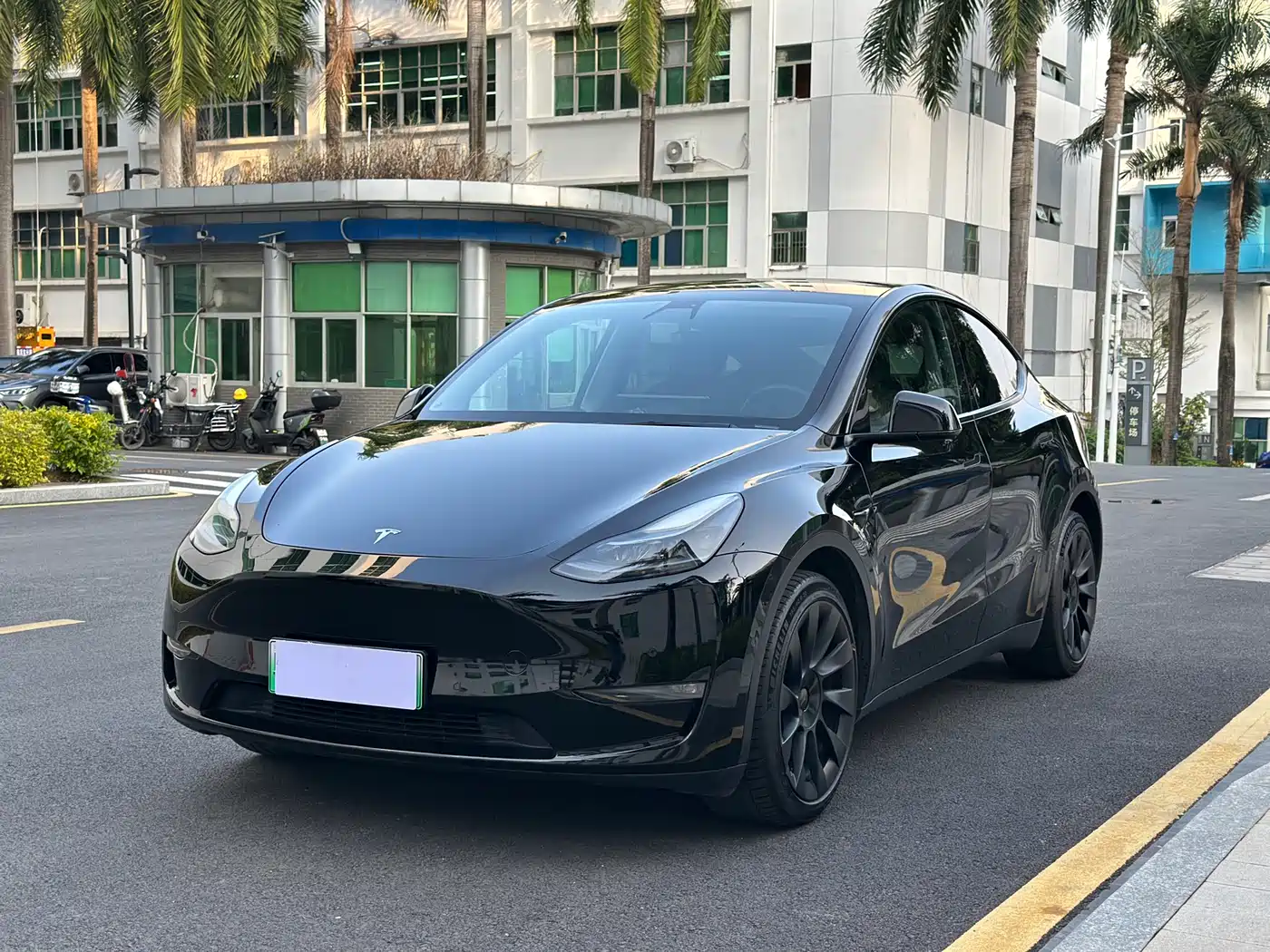 TESLA MODEL Y