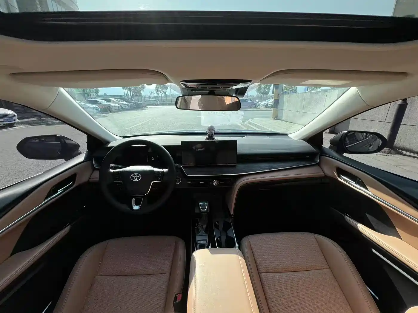 Toyota Camry 2024 Hybrid 2.0HGVP Luxury Edition фото 9