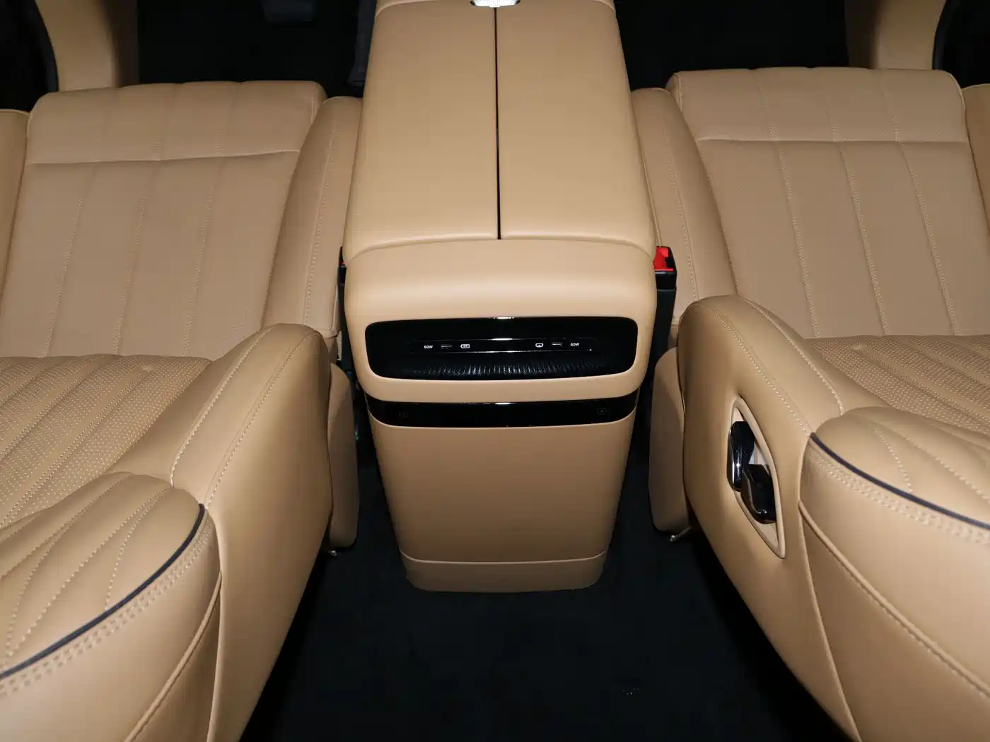 Voyah Auto Voyah Dreamer 2025 PHEV AWD Flagship Kunpeng Edition фото 14