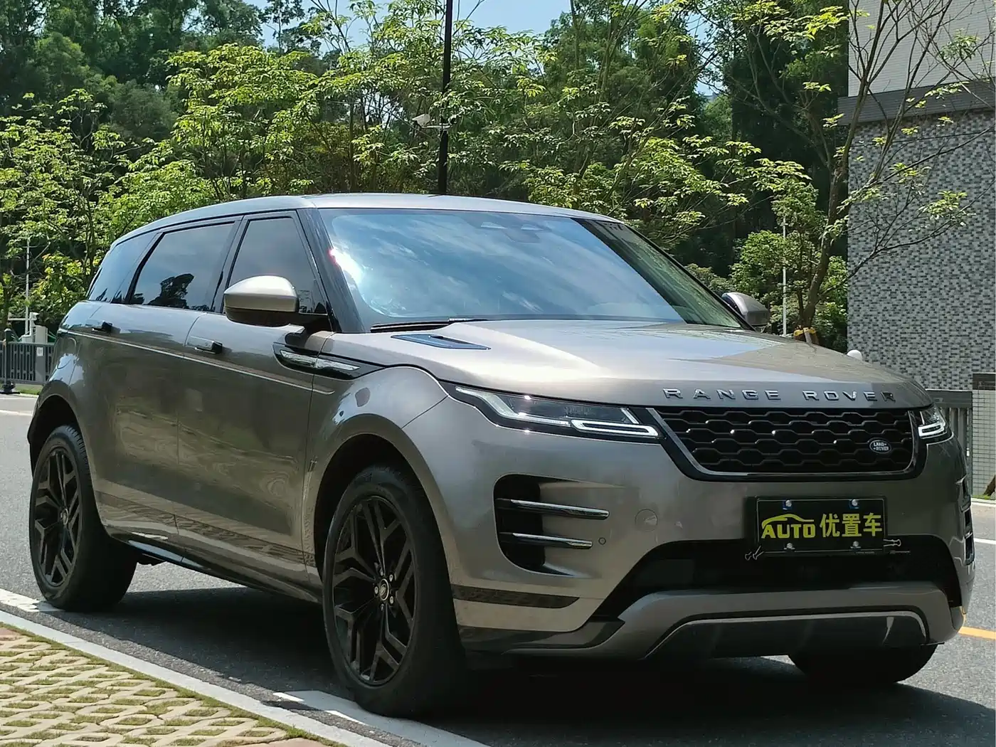 Land Rover Range Rover Evoque 2023 Range Rover Evoque L 249PS Luxury Edition фото 11