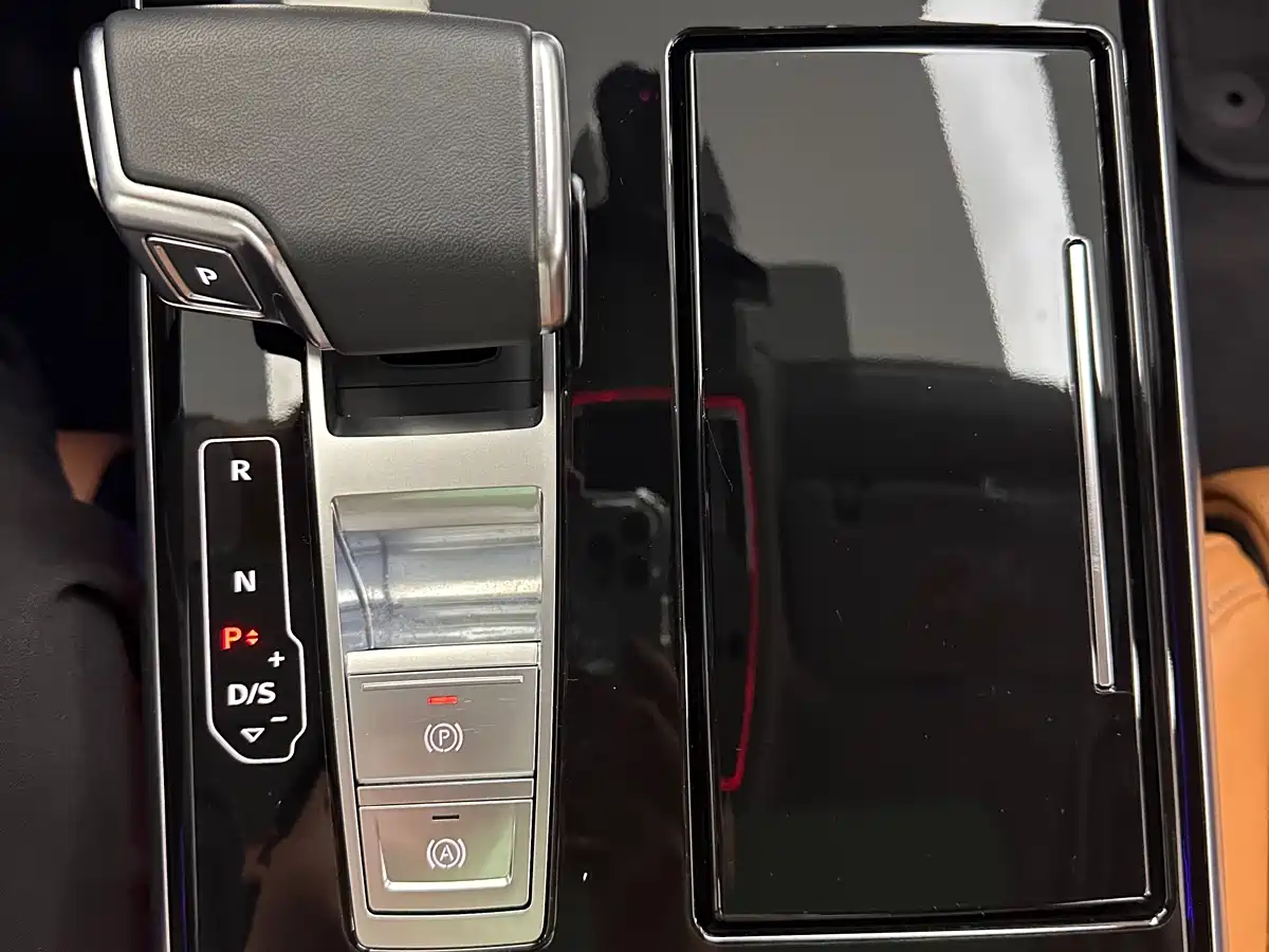 Фото 26 - Audi A8