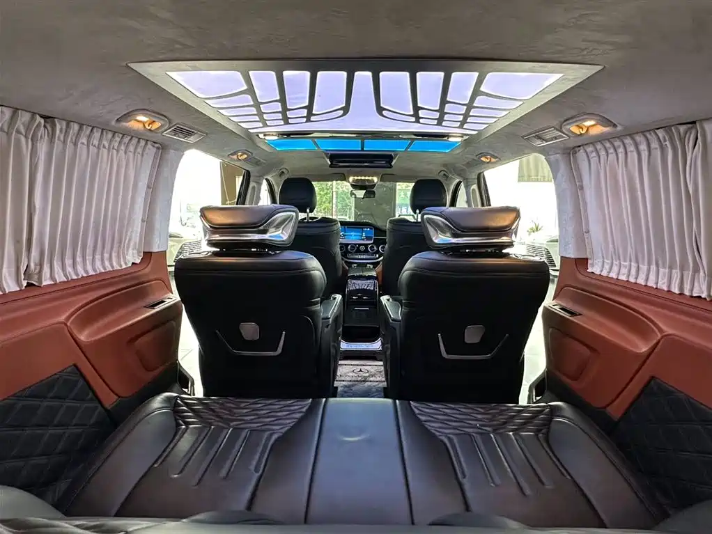 Mercedes-Benz Vito 2023 2.0T Business 7-Seater фото 18