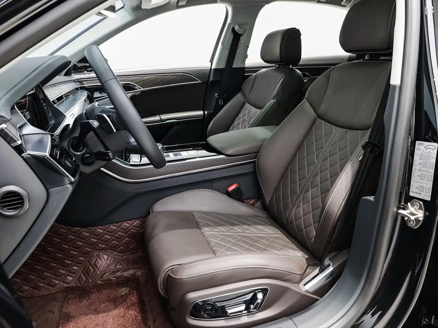 Photo 10 - Audi A8