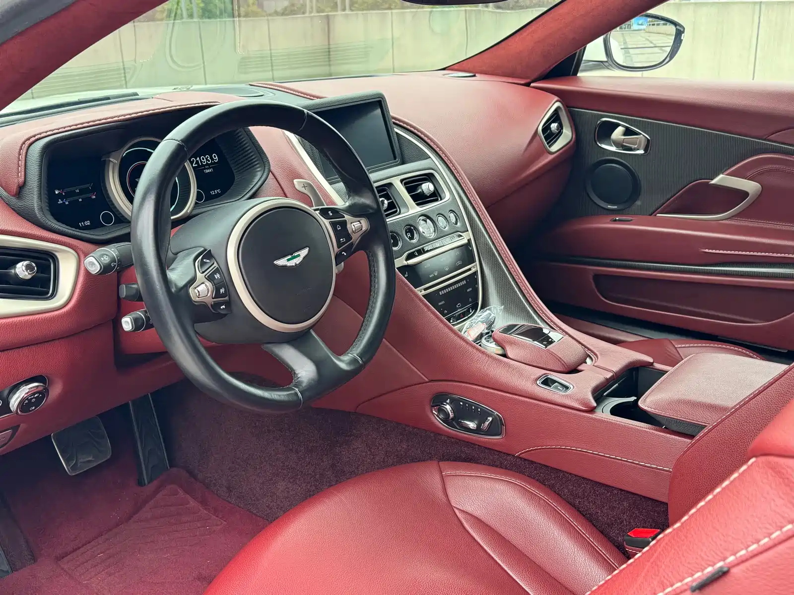 Фото 7 - Aston Martin DB11