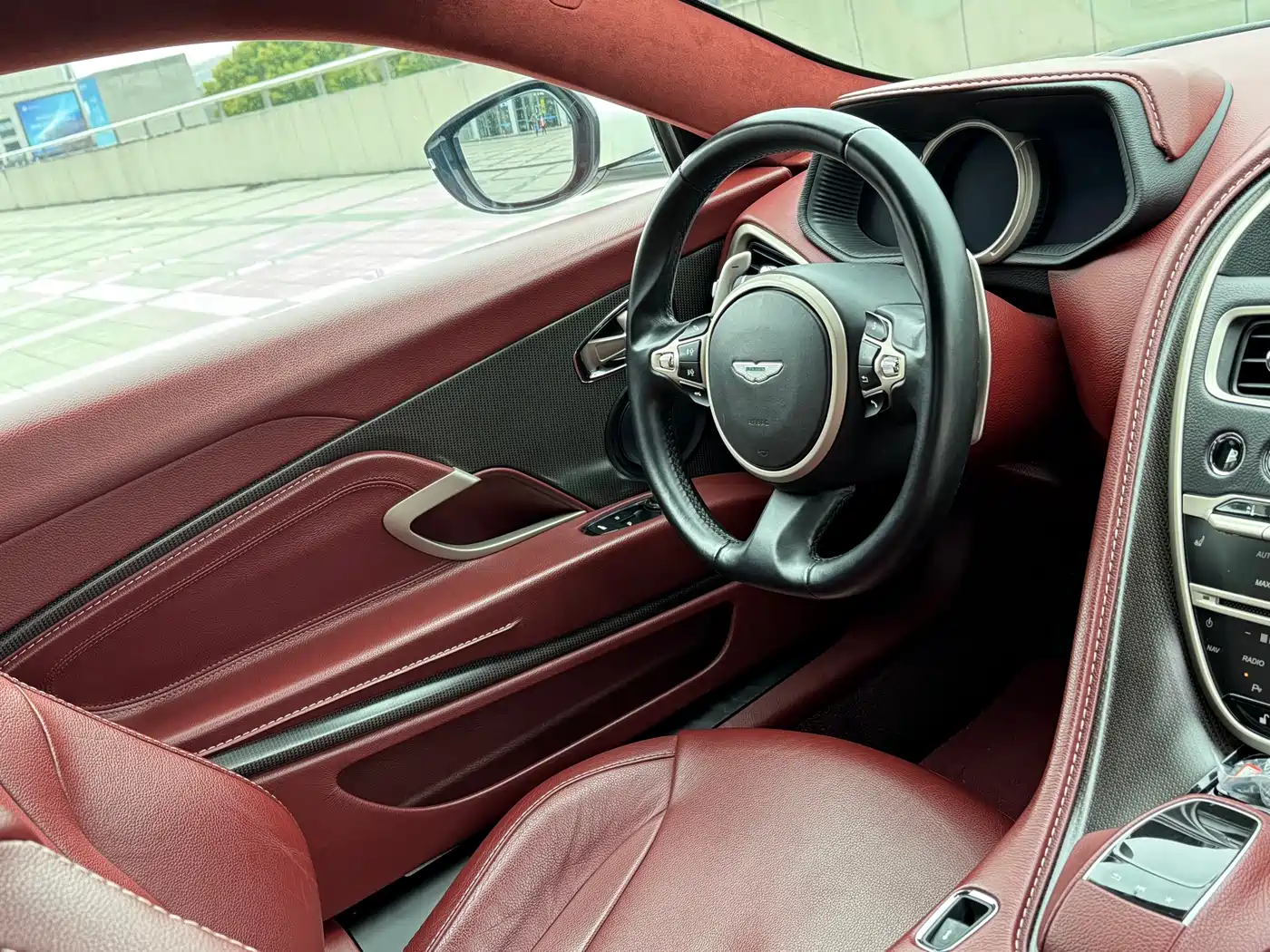 Aston Martin DB11 2017 2016 5.2T Launch Edition