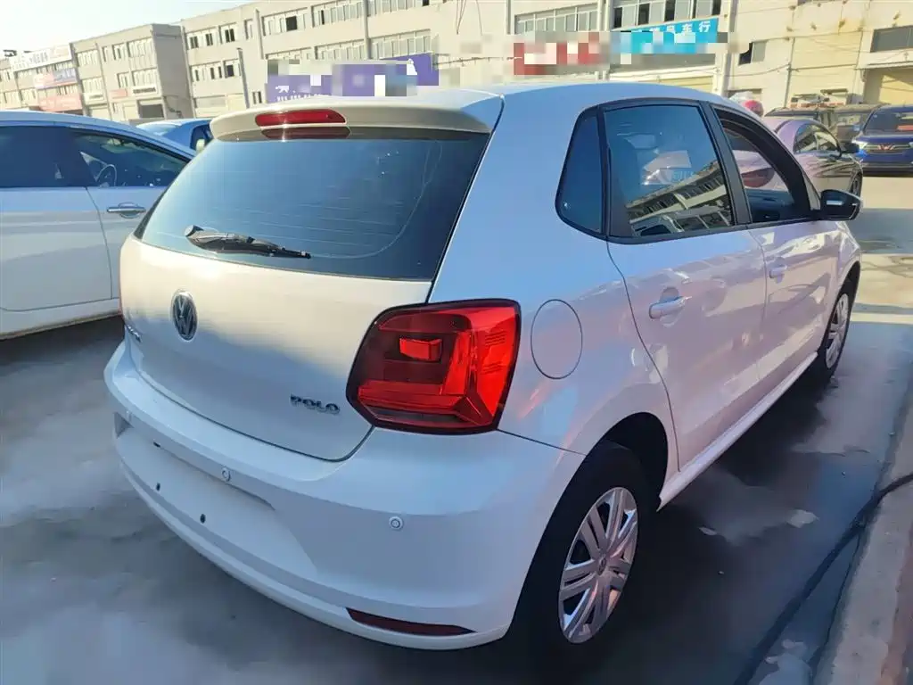Volkswagen Polo 2016 1.4L Automatic Trend фото 7