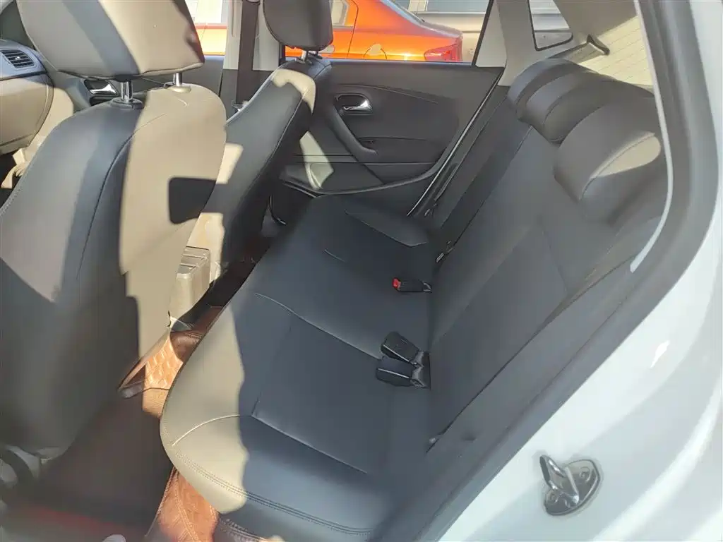 Volkswagen Polo 2016 1.4L Automatic Trend фото 17