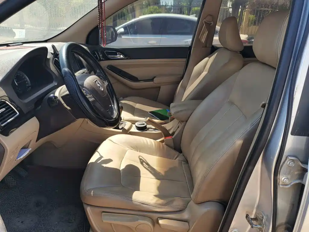 Baojun 730 2015 2014 1.5L Manual Luxury 7-seater