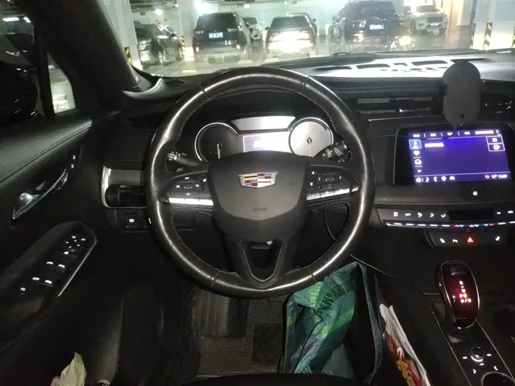 Cadillac XT4 2021 28T FWD Premium Edition фото 3