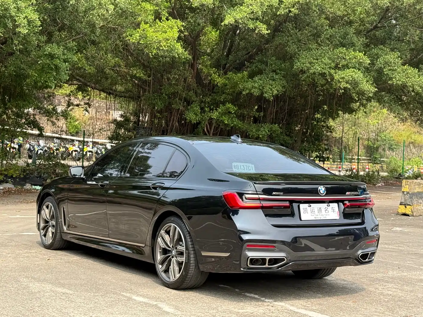 BMW 7 Series 2019 M760Li xDrive V12 Sport Package фото 14