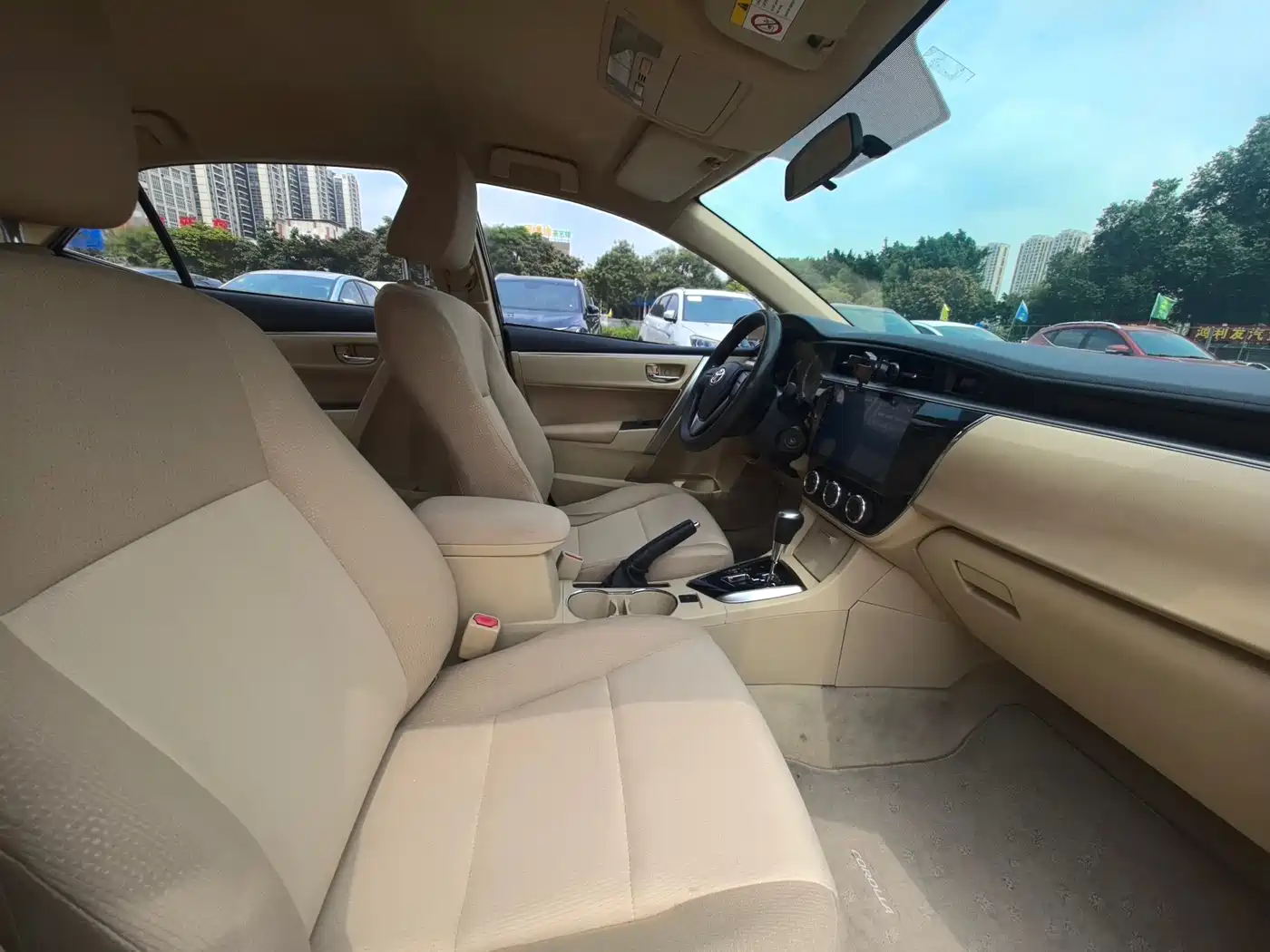 Toyota Corolla 2014 1.6L CVT GL фото 9