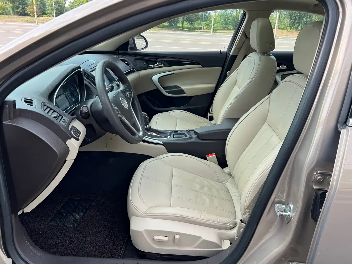 Buick Regal 2015 2.0L Elite Fashion Model фото 9