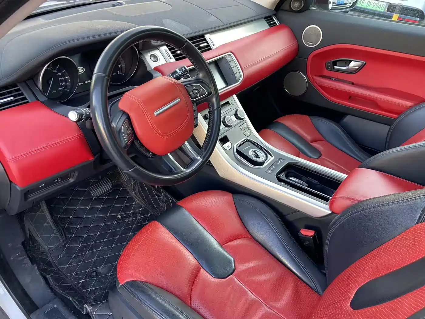 Land Rover Range Rover Evoque 2015 2.0T 5-Door Intelligent Edition фото 11