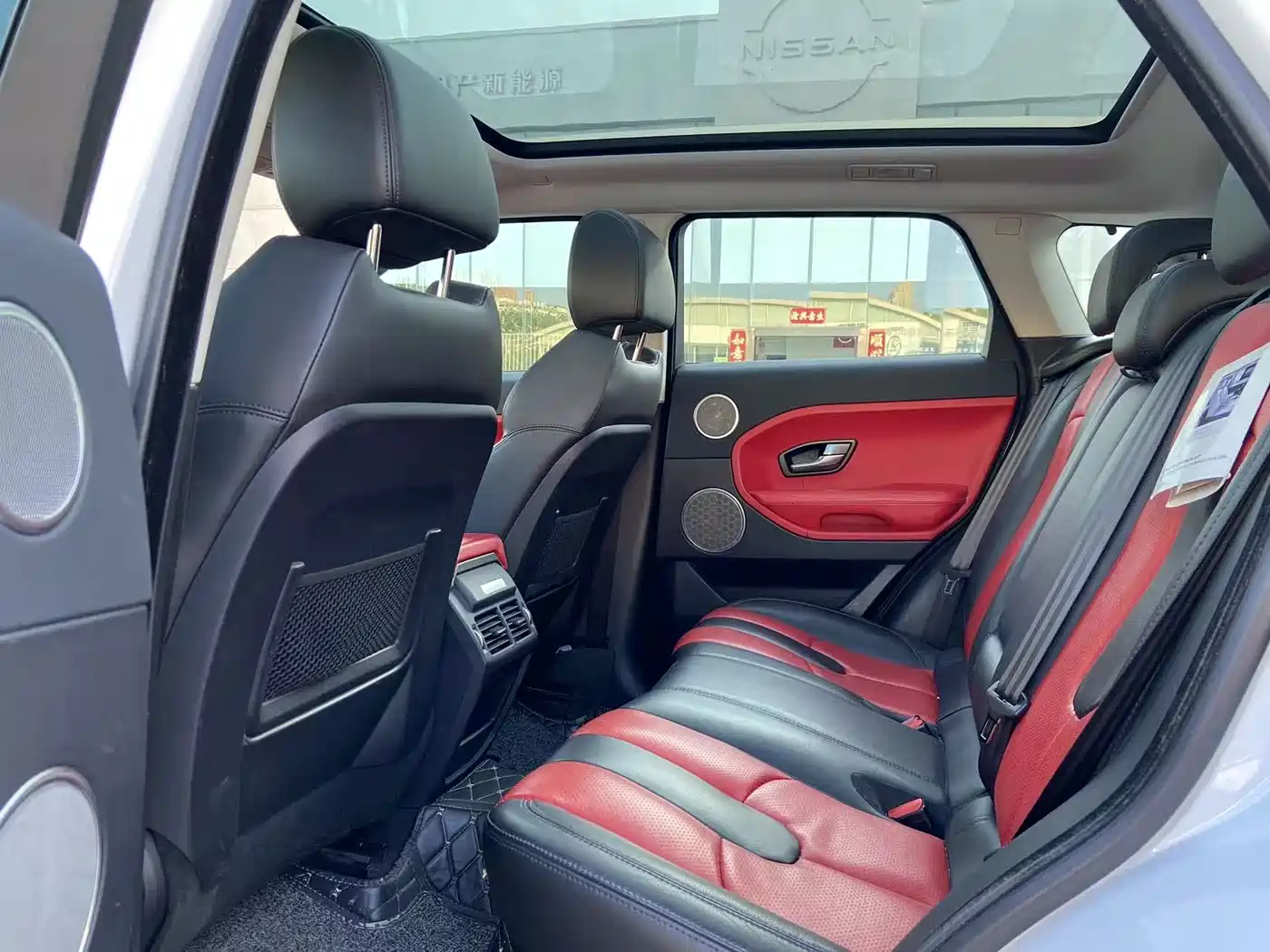 Land Rover Range Rover Evoque 2015 2.0T 5-Door Intelligent Edition фото 15