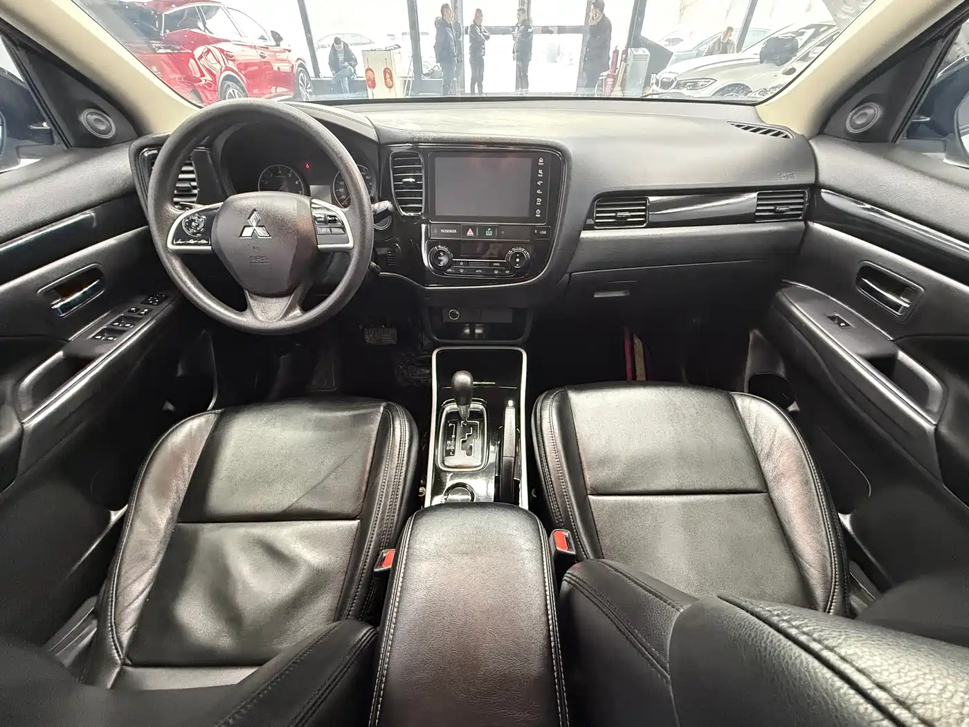 MITSUBISHI OUTLANDER