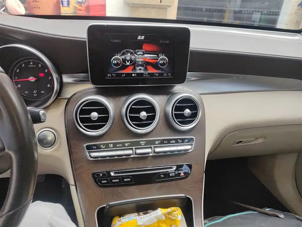 Mercedes-Benz GLC 2017 GLC 300 4MATIC Dynamic фото 9