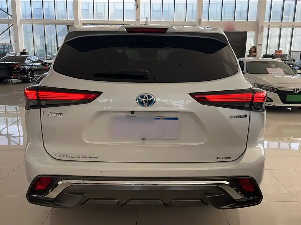 Toyota Highlander 2023 2.5L Smart Hybrid Dual Engine AWD Premium 7-Seater фото 16