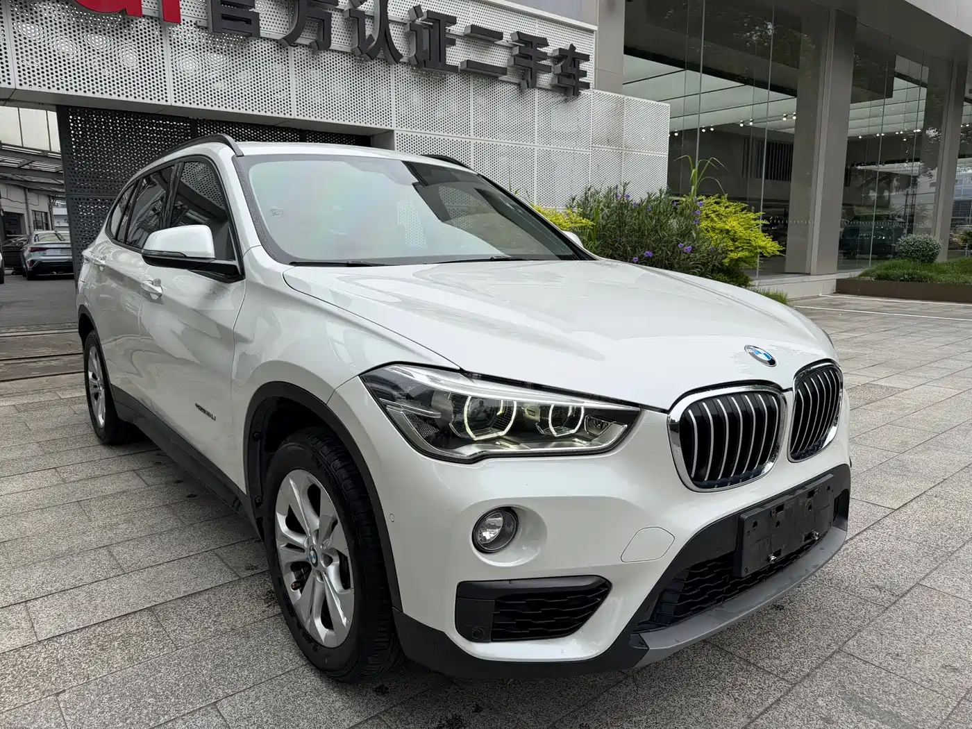 BMW X1 2016 sDrive18Li Premium Model фото 3