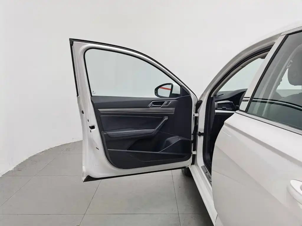 Фото 8 - Volkswagen Lavida