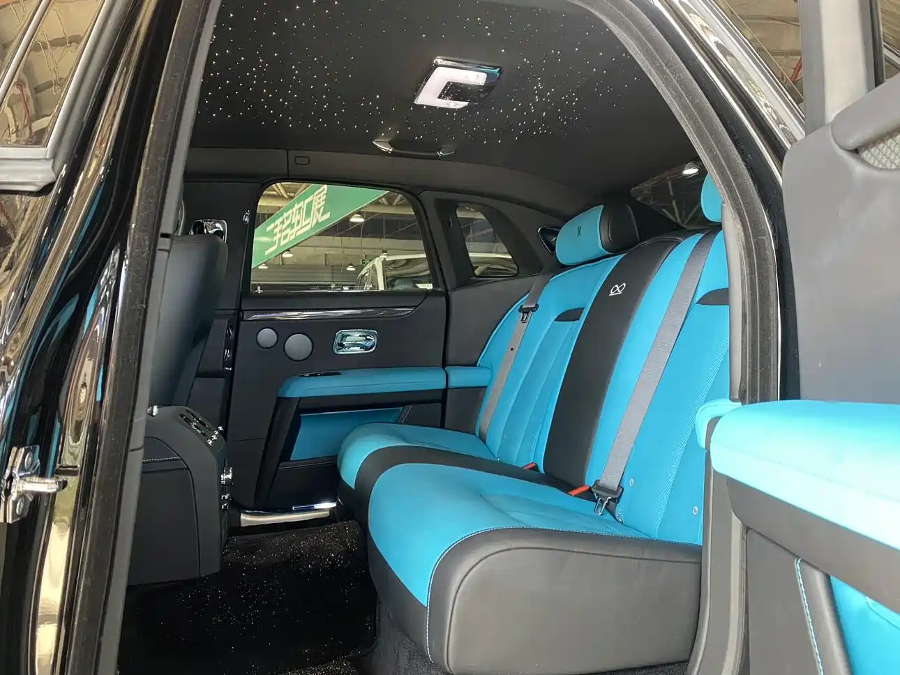 Rolls-Royce Ghost 2024 6.7T Black Badge фото 11