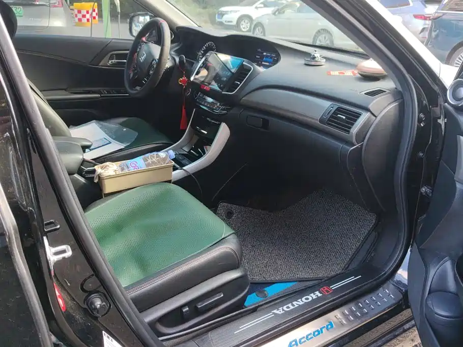 Photo 8 - Honda Accord