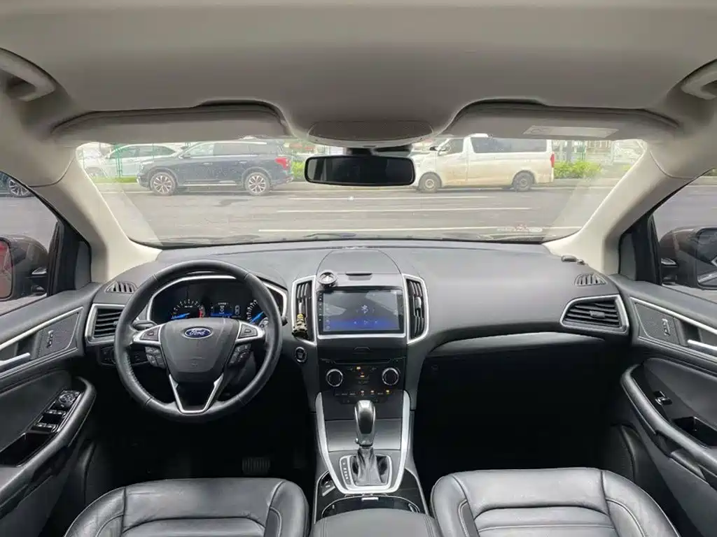 Фото 13 - Ford Edge