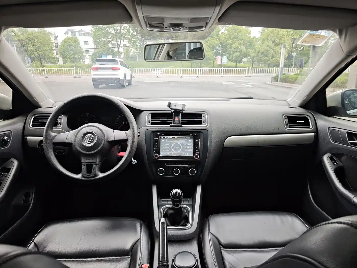 Volkswagen Sagitar 2012 Model 1.6L Manual Comfort фото 5