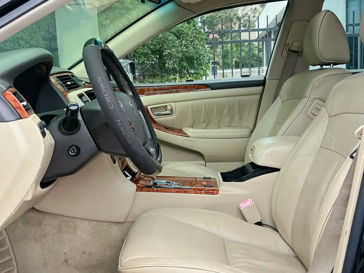 Toyota Crown 2007 2.5L Royal Special Edition фото 4