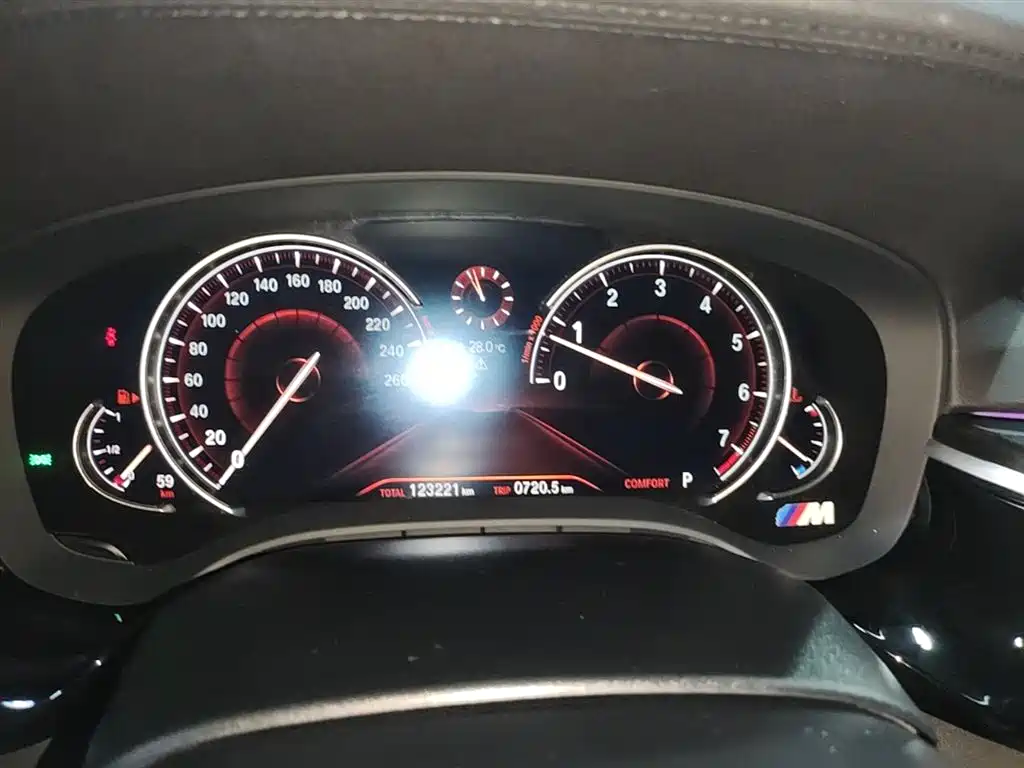 BMW 5 Series 2018 525Li M Sport Package фото 12