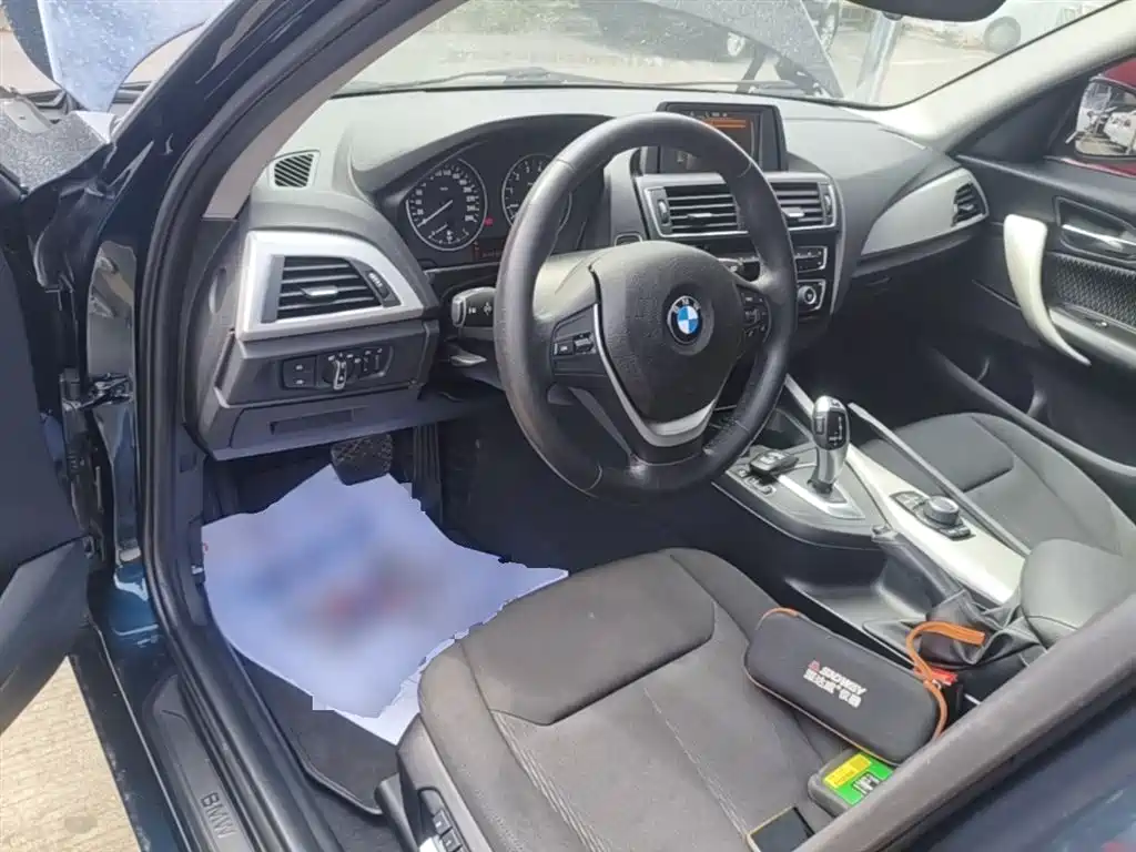 BMW 1 Series (Import) 2016 120i Leading Model фото 10