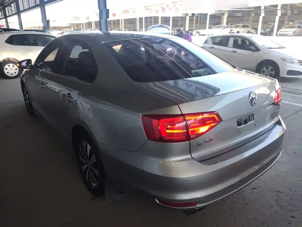 Volkswagen Sagitar 2015 230TSI Automatic Luxury фото 5