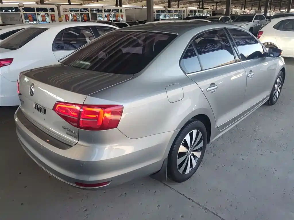 Volkswagen Sagitar 2015 230TSI Automatic Luxury фото 7