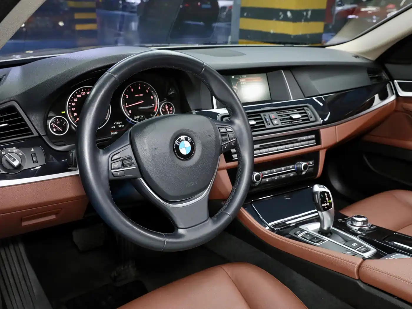 BMW 5 Series (Import) 2014 520i Touring фото 11