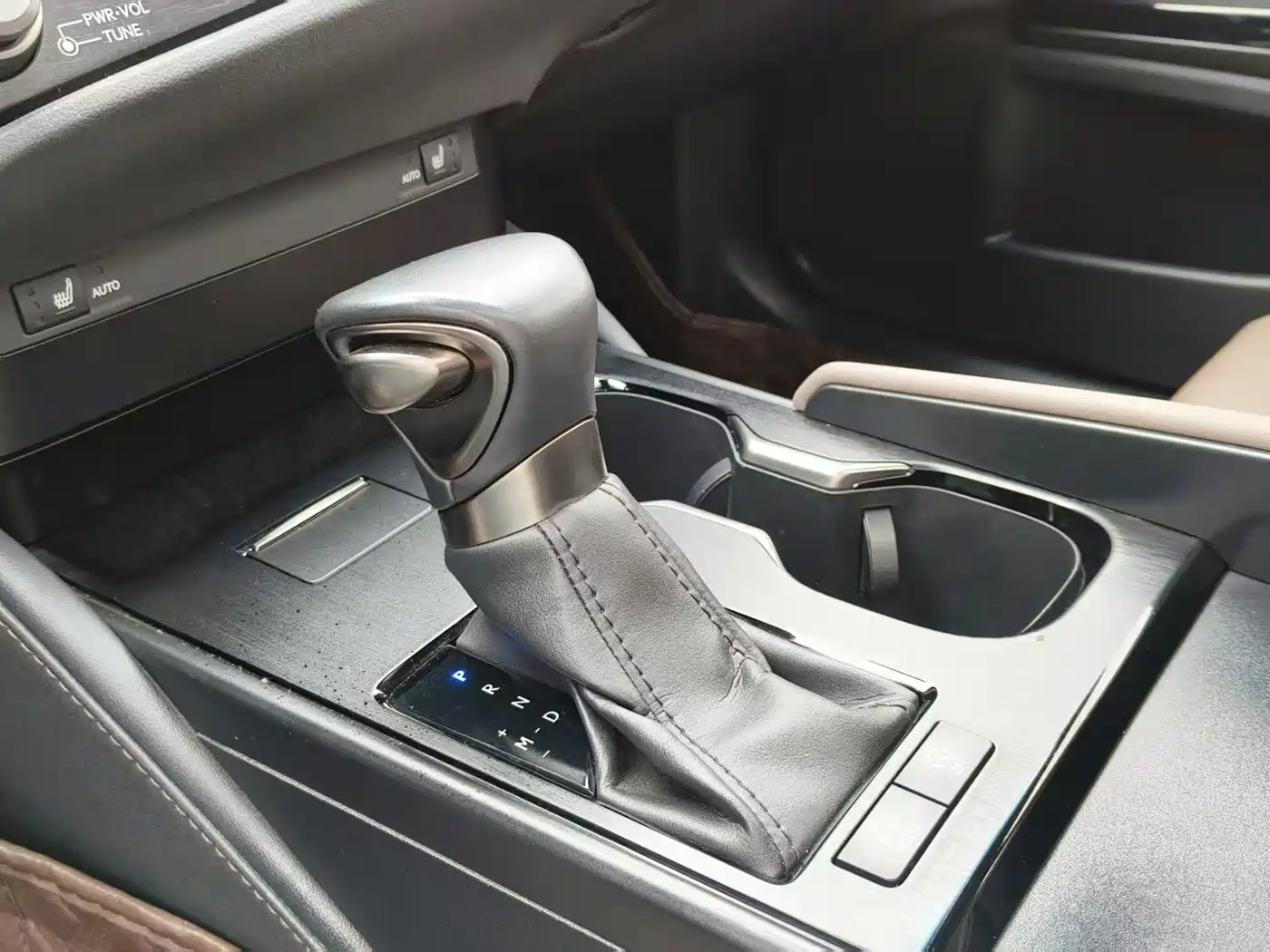 Lexus ES 2022 200 Excellence Edition фото 20