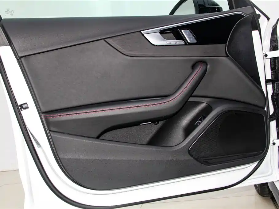 Audi A4L 2025 2 Million Celebration Edition 40 TFSI Luxury Dynamic фото 18
