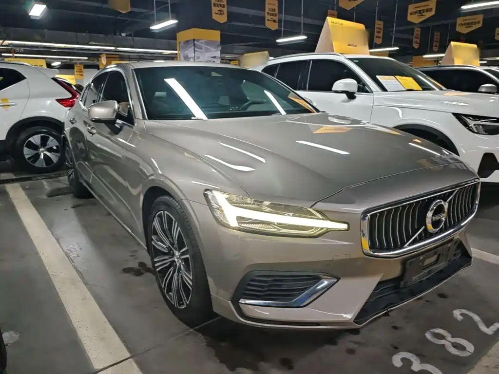 Volvo S60 Plug-in Hybrid 2022 2022 T8 E-AWD Hybrid Intelligent Luxury Edition