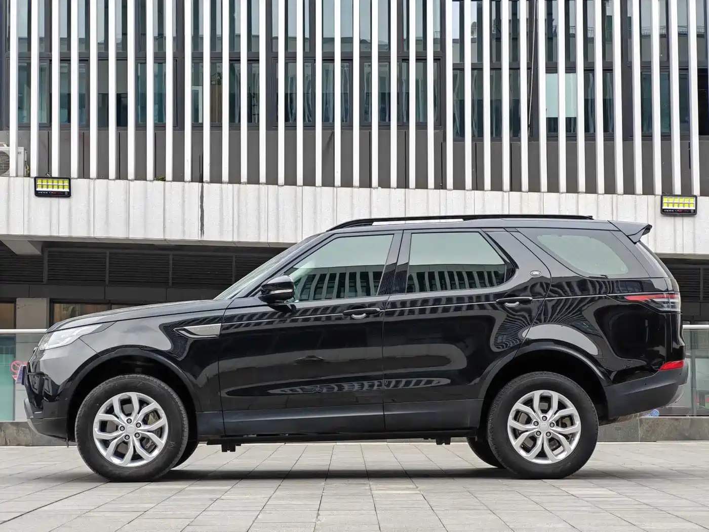 Land Rover Discovery 2020 3.0 SC V6 SE фото 4