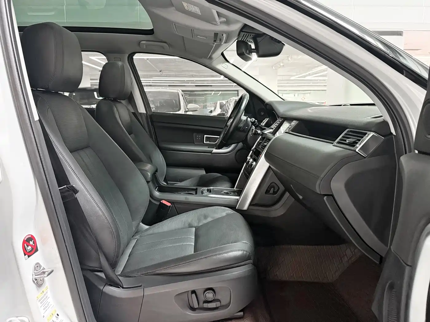 Land Rover Discovery Sport 2016 2.0T HSE фото 8