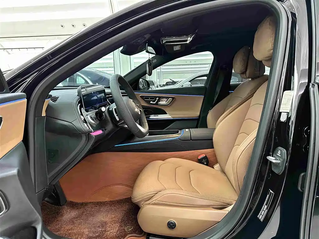 Фото 7 - Mercedes-Benz E-Class