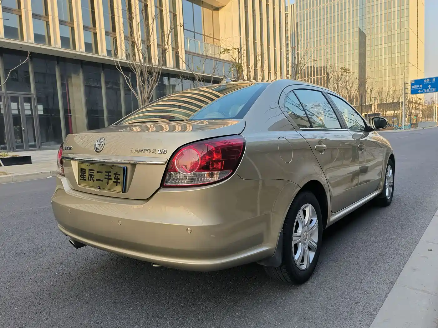 Volkswagen Lavida 2011 1.6L Automatic Pinya Edition фото 11