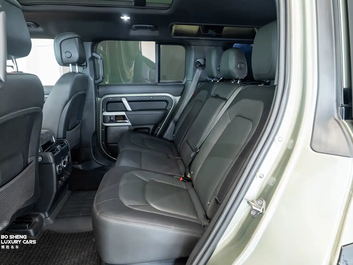 Land Rover Defender 2023 Model 110 3.0T P400 X-DYNAMIC HSE фото 18