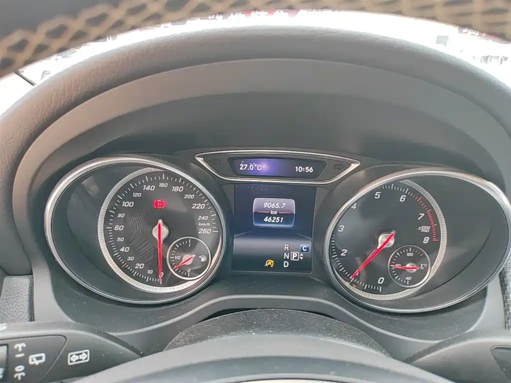Mercedes-Benz GLA 2018 GLA 200 Dynamic фото 12