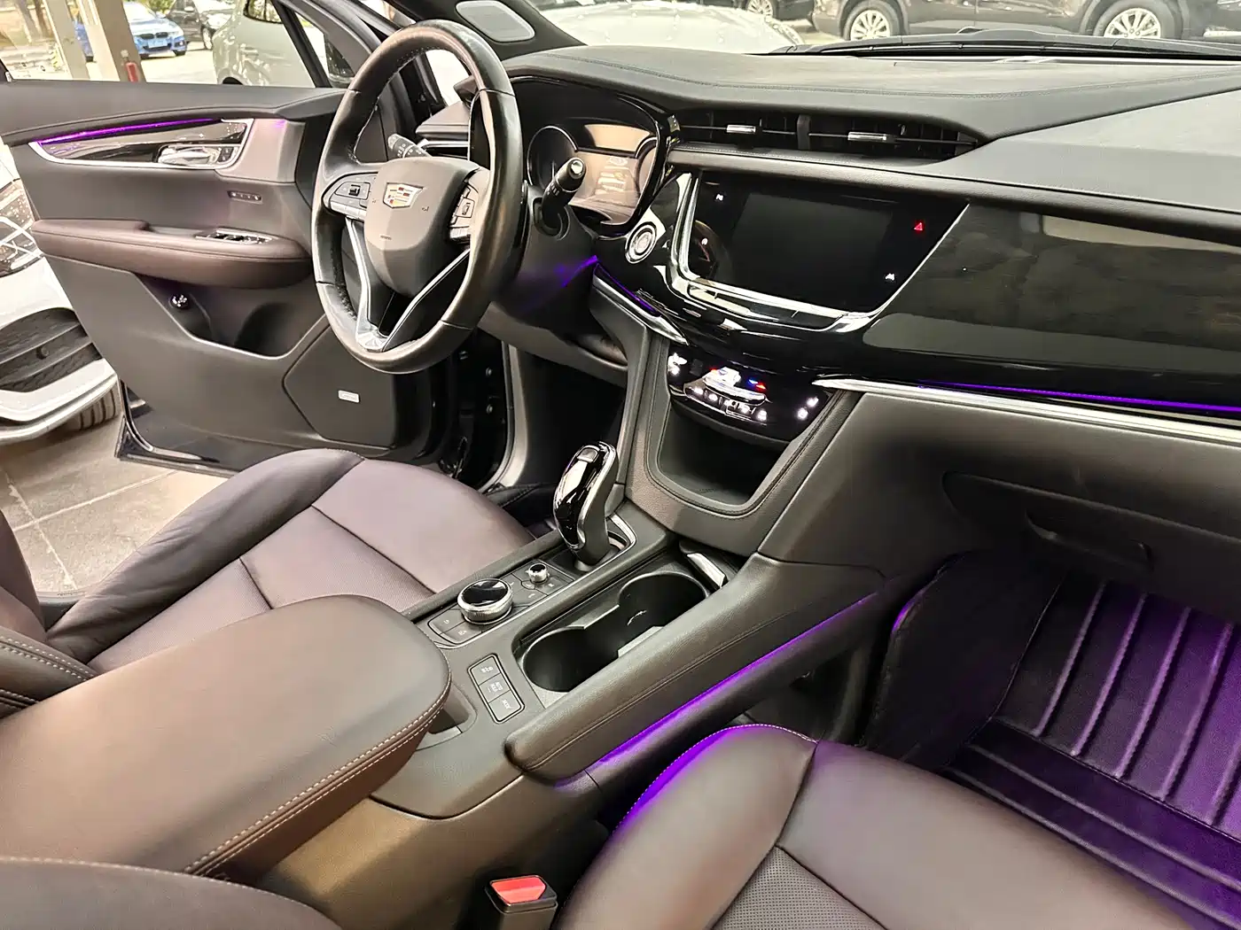 CADILLAC XT6