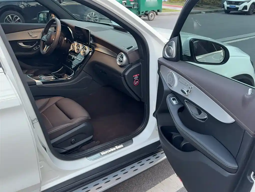 MERCEDES-BENZ GLC